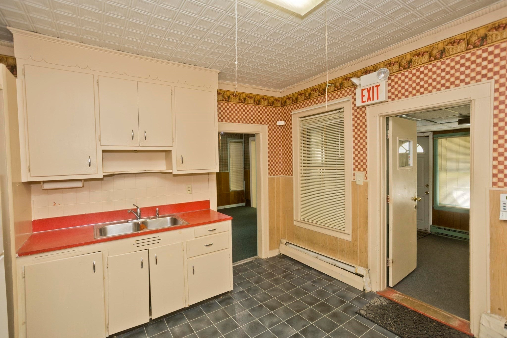 137 Sheridan St, Chicopee, MA Photo #11