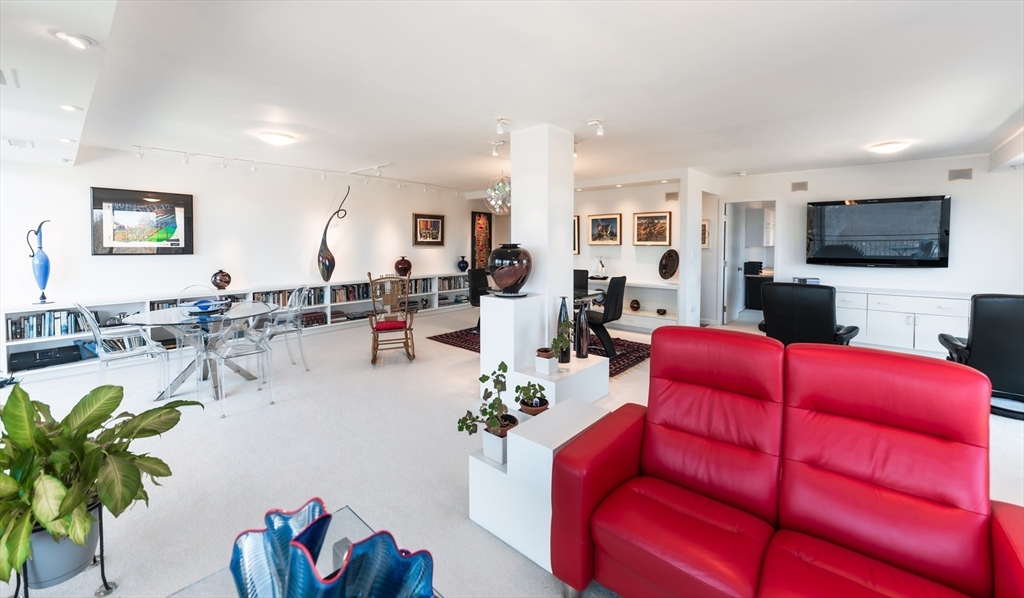 1010 Memorial Drive 6G