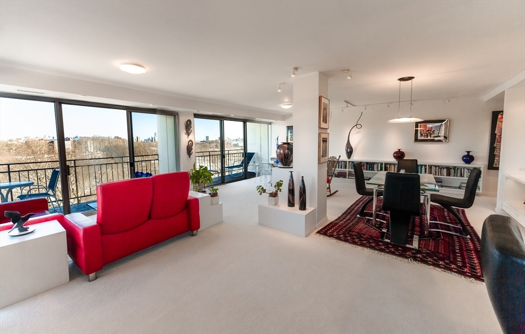 1010 Memorial Drive 6G