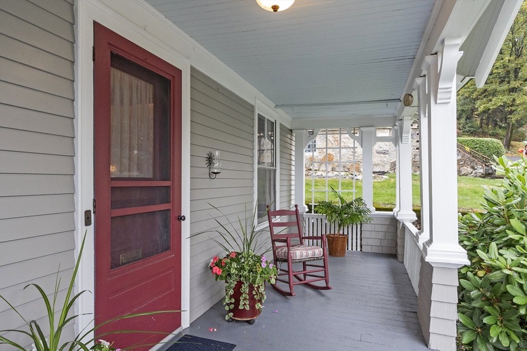 6 Moore Ave