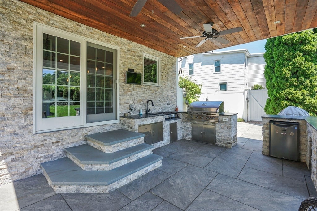 61 Abbey St, Chicopee, MA Photo #32