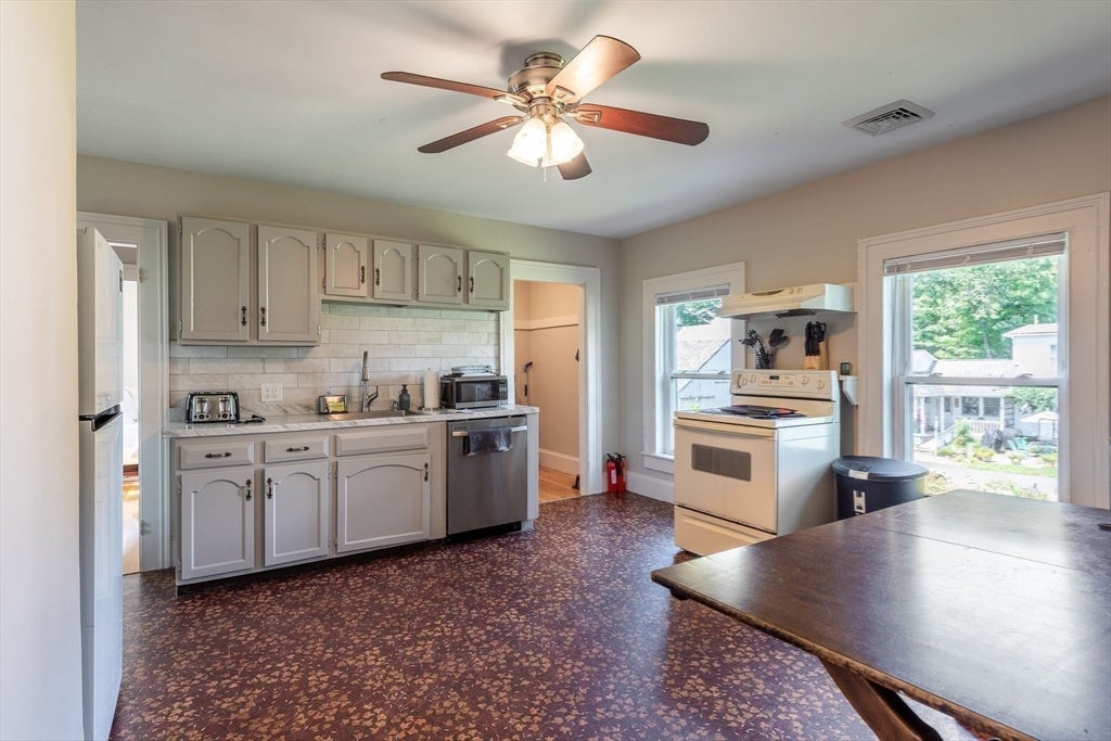 1136 N Pleasant St, Amherst, MA Photo #26