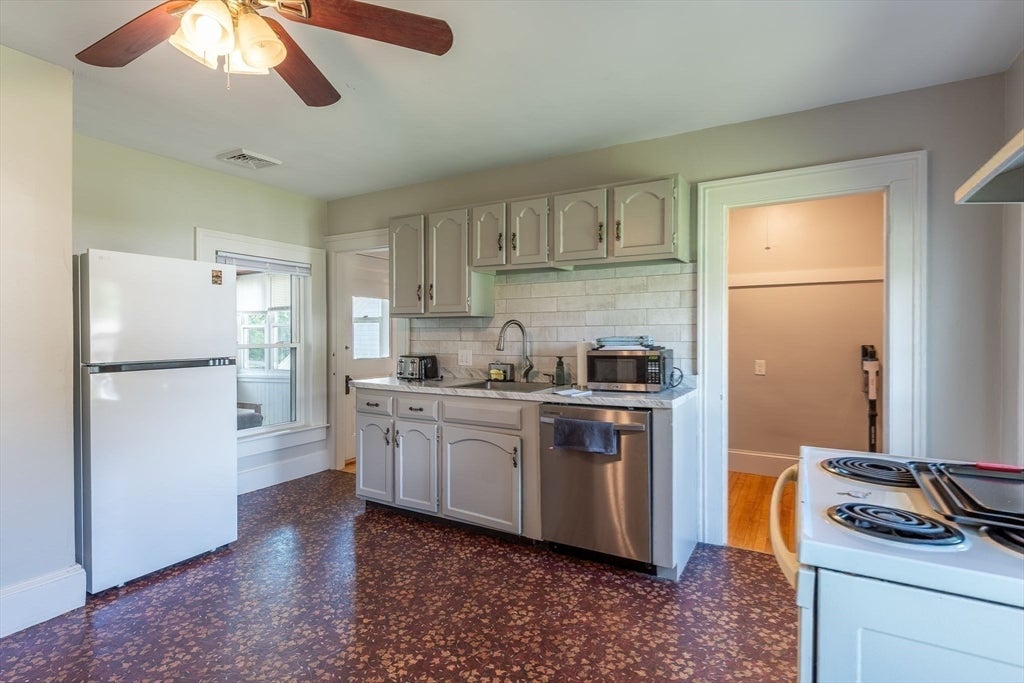 1136 N Pleasant St, Amherst, MA Photo #27