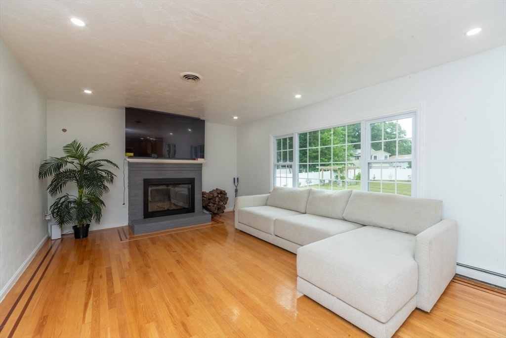 65 Tiffany Dr