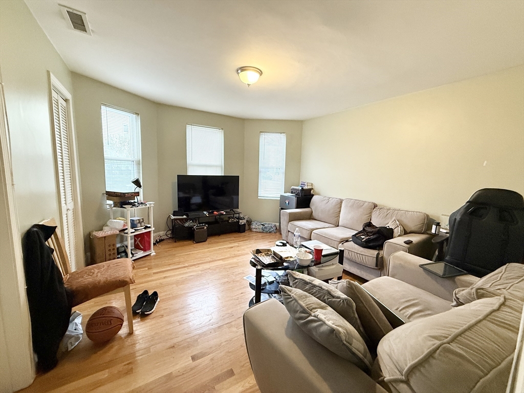 3977 Washington St 1