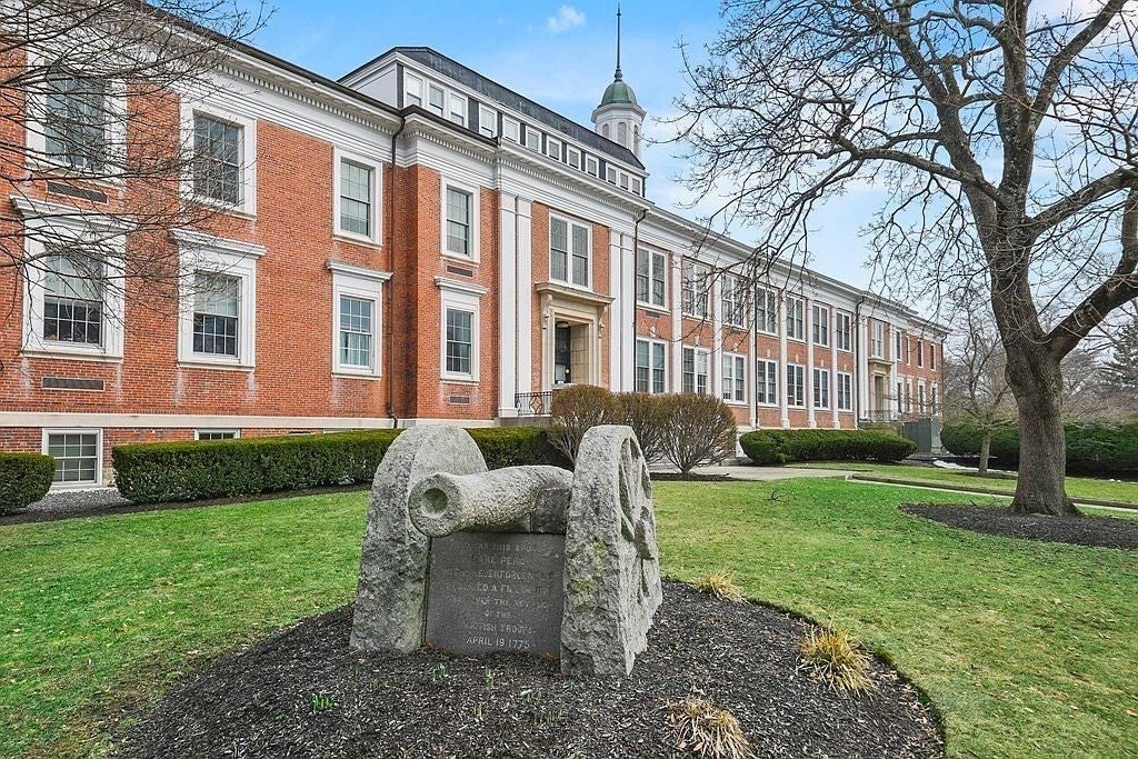 1475 Massachusetts 237