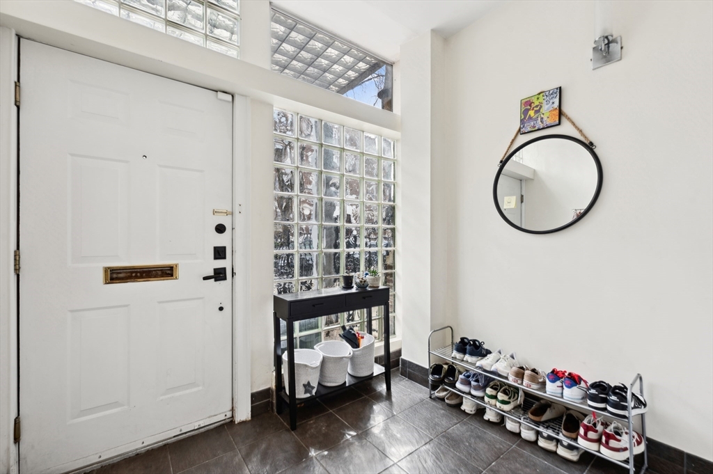 37 Queensberry St 37