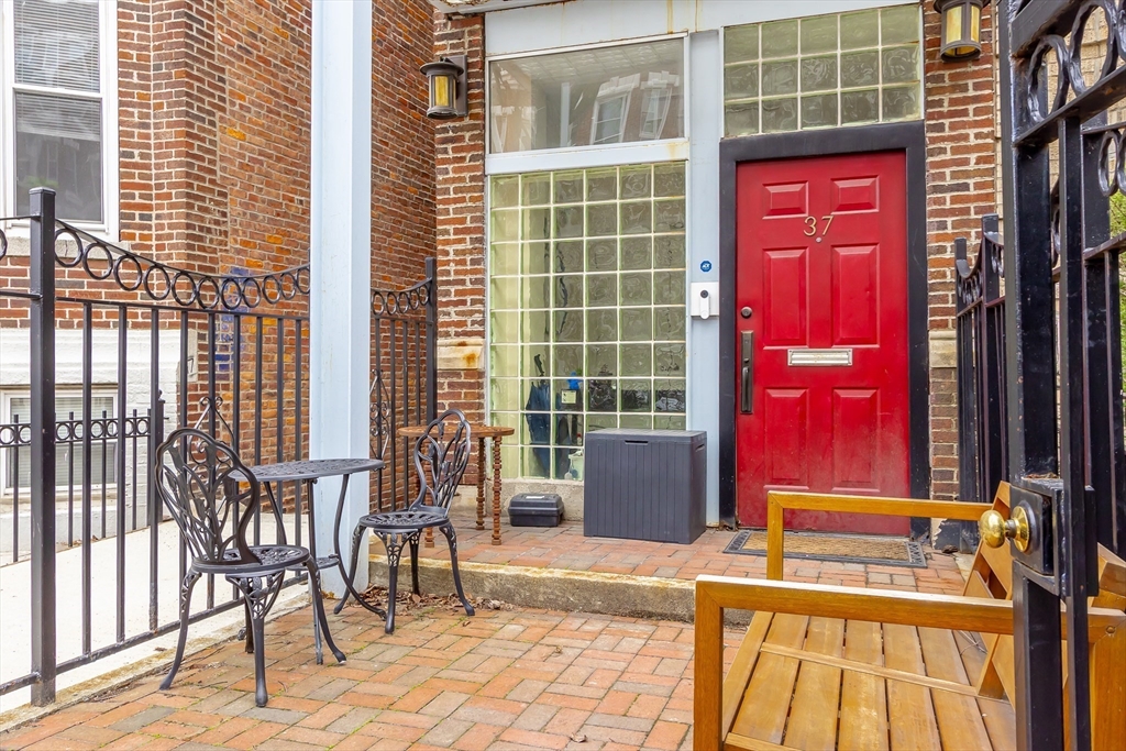 37 Queensberry St 37