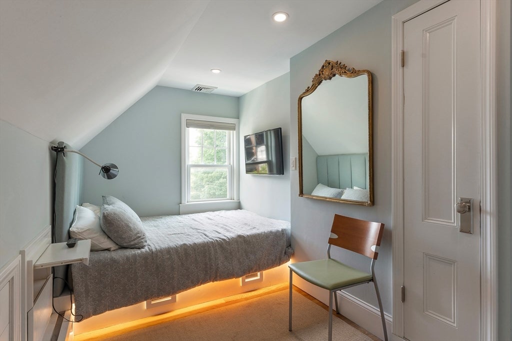 10a Brewer ST #2, Boston, MA Photo #10