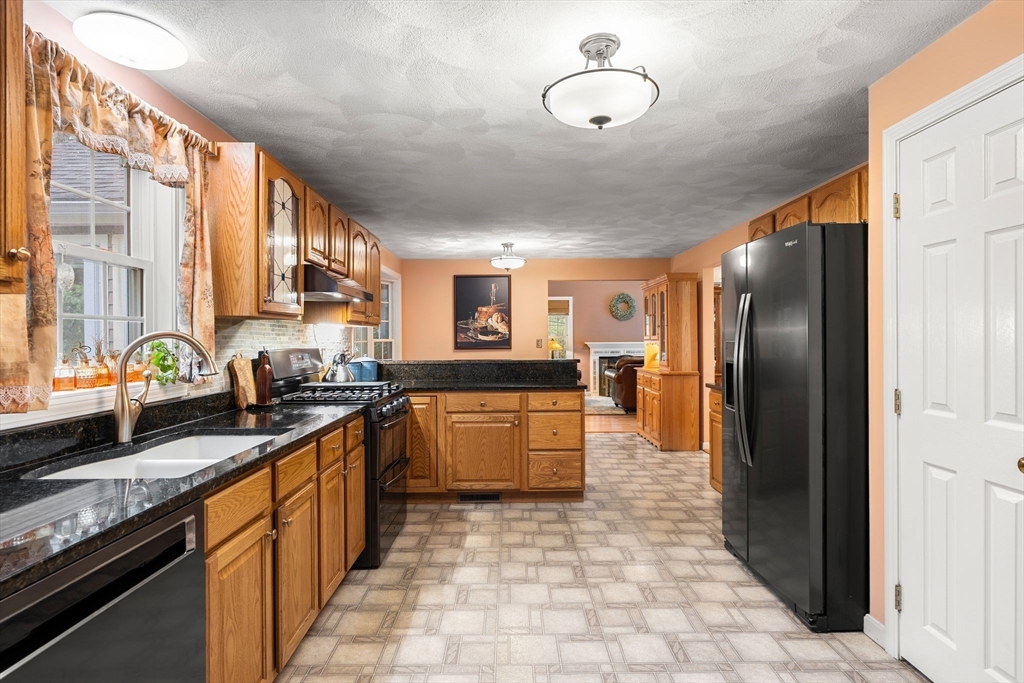 18 W Parish Ridge Rd, Haverhill, MA Photo #12