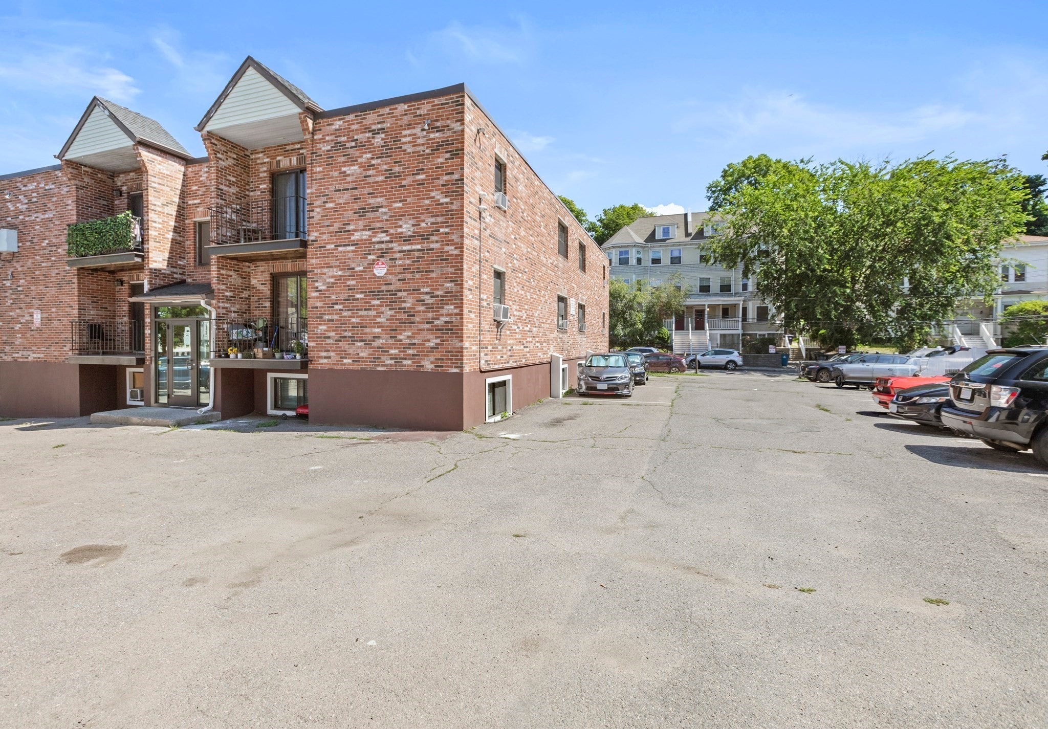 7-11 Abbot St.