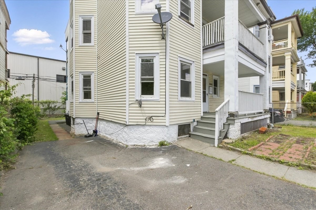 3943 Washington