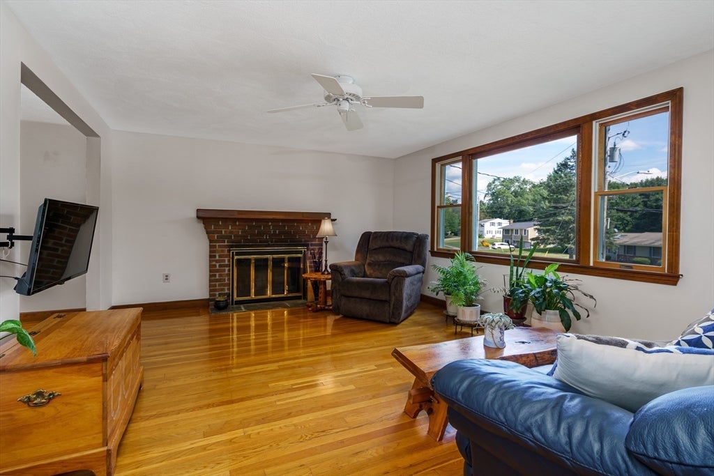 18 Ruthellen Road, Hudson, MA Photo #5