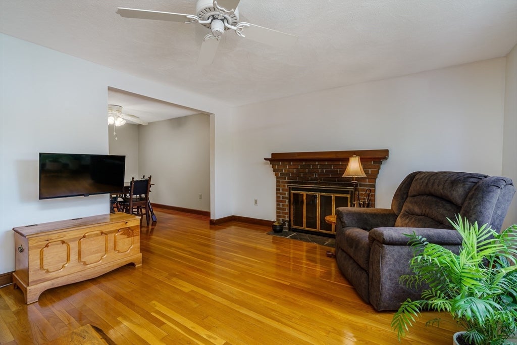 18 Ruthellen Road, Hudson, MA Photo #6