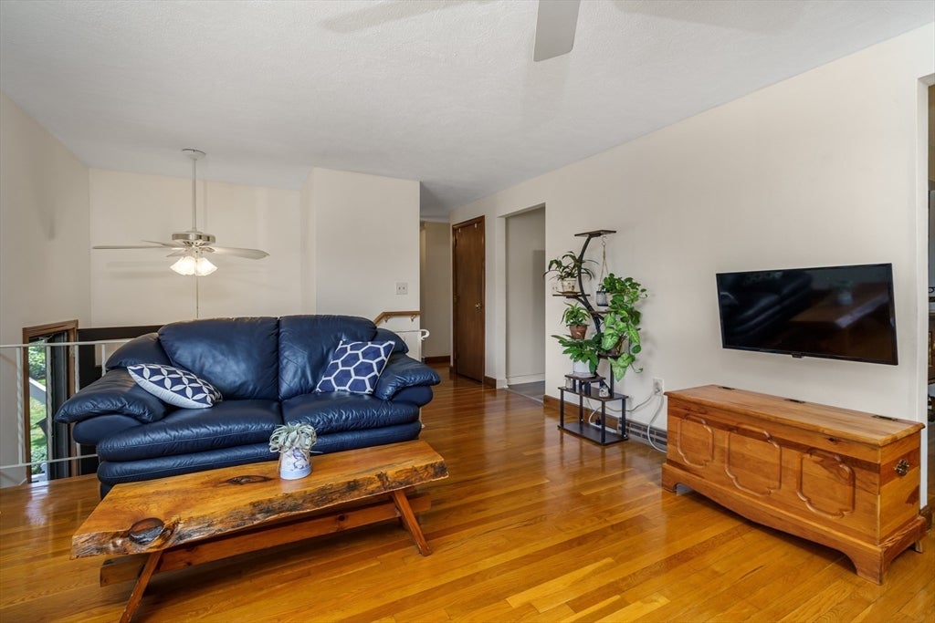 18 Ruthellen Road, Hudson, MA Photo #4