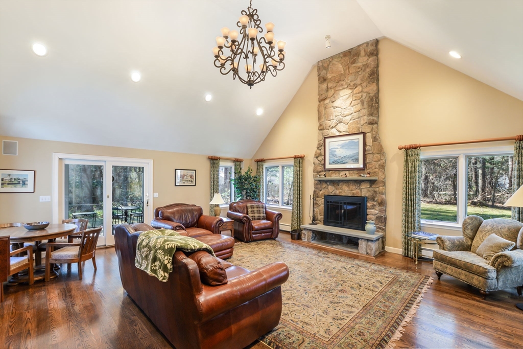 Weston, Massachusetts 02493, United States, 5 Bedrooms Bedrooms, ,3 BathroomsBathrooms,Residential,Pending,78099