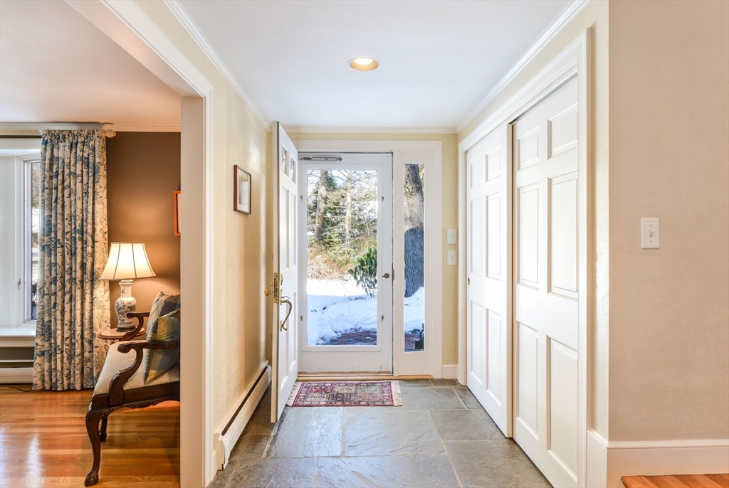 Weston, Massachusetts 02493, United States, 5 Bedrooms Bedrooms, ,3 BathroomsBathrooms,Residential,Pending,78099