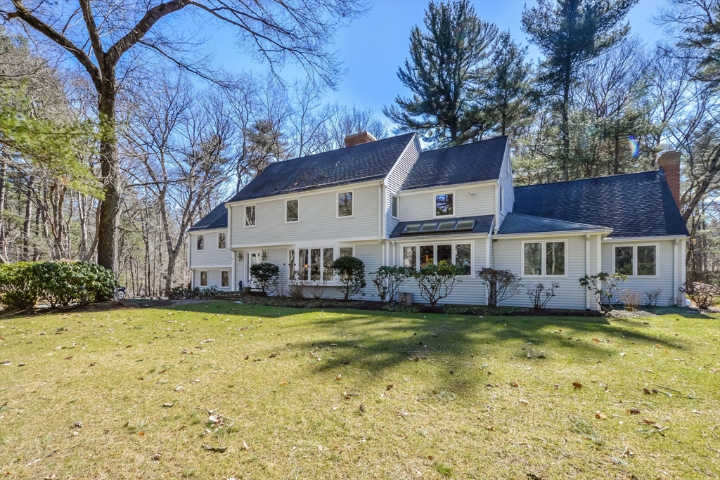 Weston, Massachusetts 02493, United States, 5 Bedrooms Bedrooms, ,3 BathroomsBathrooms,Residential,Pending,78099