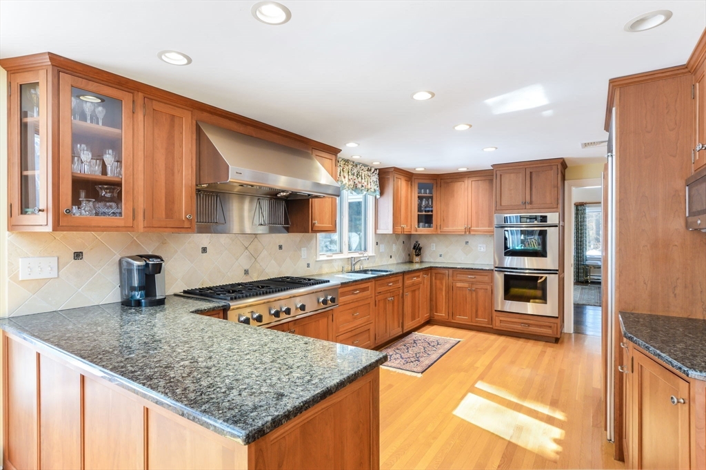 Weston, Massachusetts 02493, United States, 5 Bedrooms Bedrooms, ,3 BathroomsBathrooms,Residential,Pending,78099