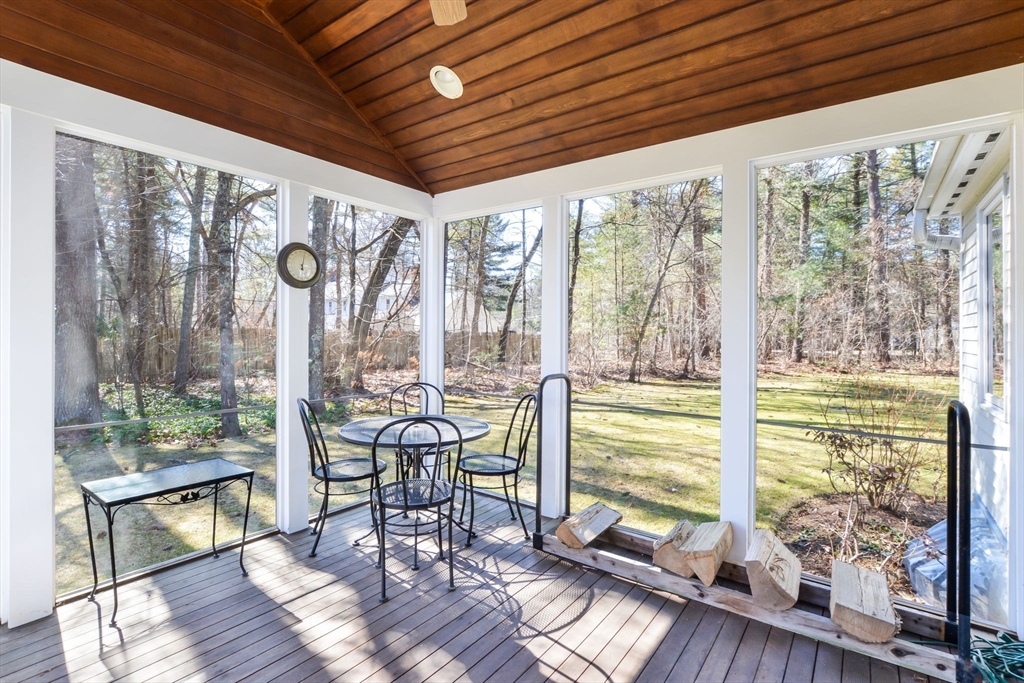 Weston, Massachusetts 02493, United States, 5 Bedrooms Bedrooms, ,3 BathroomsBathrooms,Residential,Pending,78099