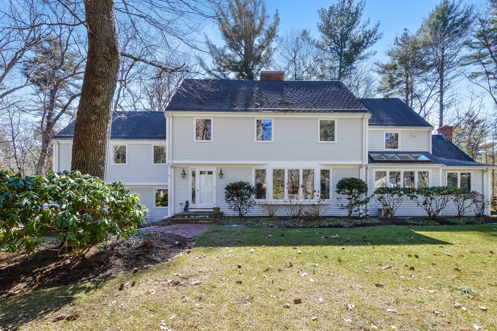 Weston, Massachusetts 02493, United States, 5 Bedrooms Bedrooms, ,3 BathroomsBathrooms,Residential,Pending,78099