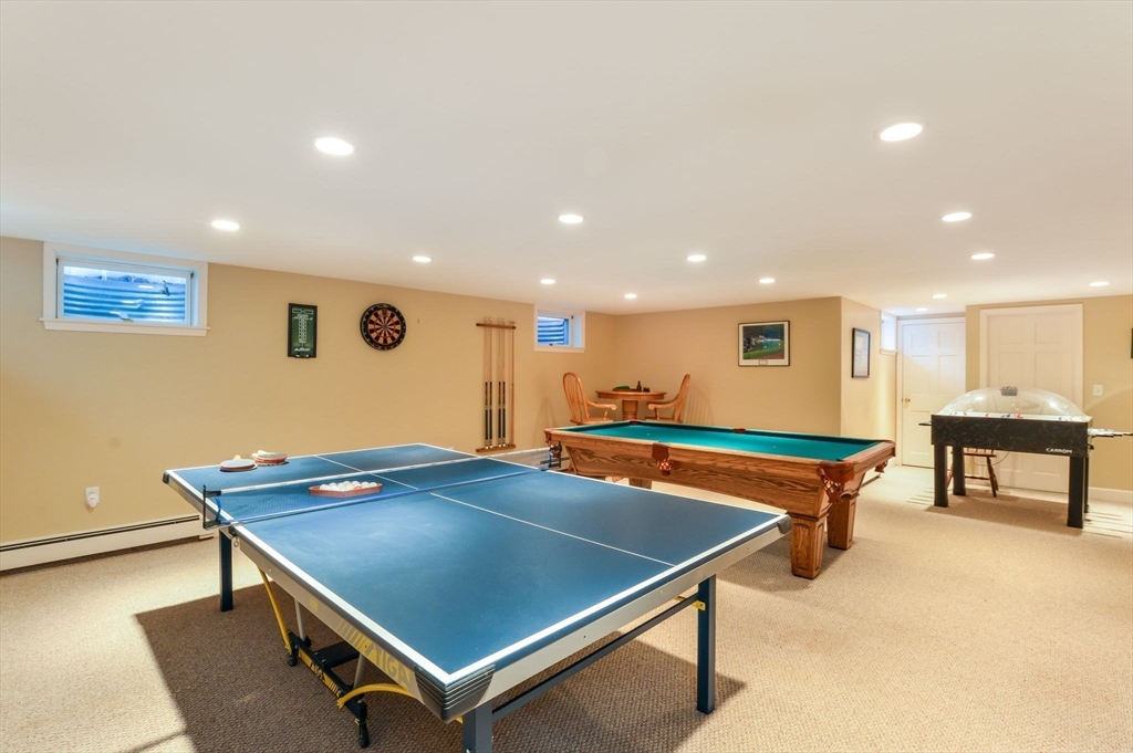 Weston, Massachusetts 02493, United States, 5 Bedrooms Bedrooms, ,3 BathroomsBathrooms,Residential,Pending,78099