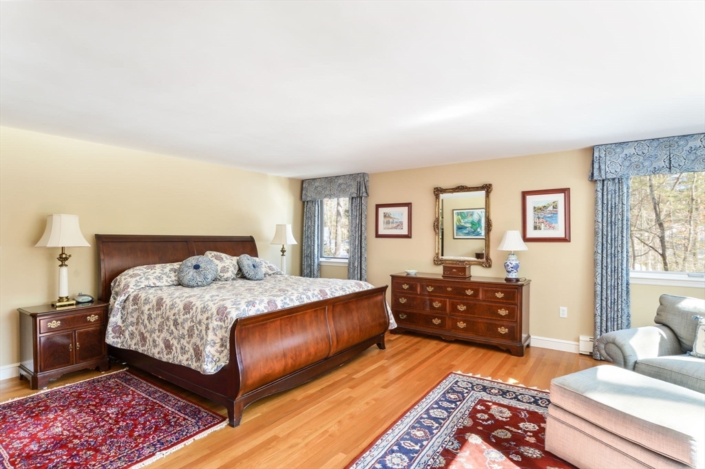 Weston, Massachusetts 02493, United States, 5 Bedrooms Bedrooms, ,3 BathroomsBathrooms,Residential,Pending,78099