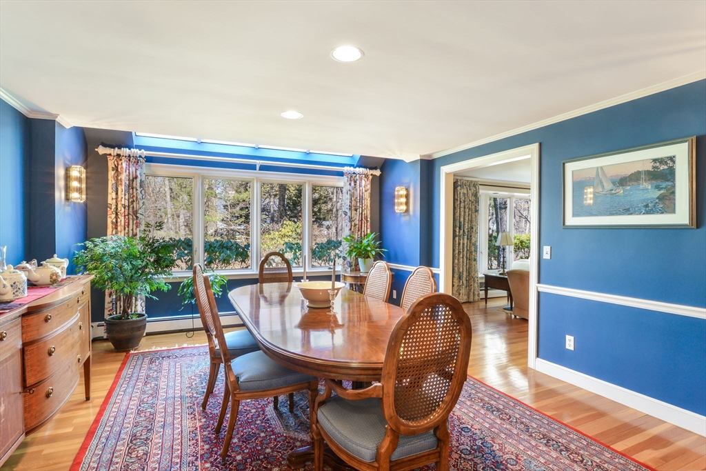 Weston, Massachusetts 02493, United States, 5 Bedrooms Bedrooms, ,3 BathroomsBathrooms,Residential,Pending,78099