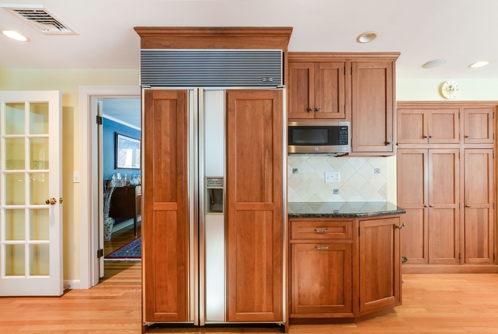 Weston, Massachusetts 02493, United States, 5 Bedrooms Bedrooms, ,3 BathroomsBathrooms,Residential,Pending,78099