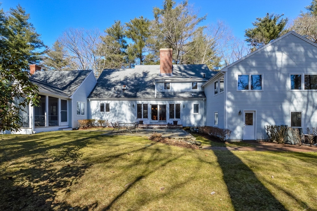 Weston, Massachusetts 02493, United States, 5 Bedrooms Bedrooms, ,3 BathroomsBathrooms,Residential,Pending,78099