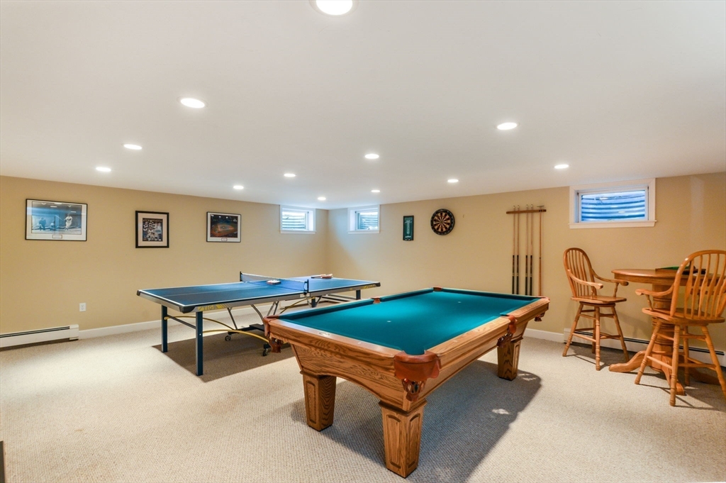 Weston, Massachusetts 02493, United States, 5 Bedrooms Bedrooms, ,3 BathroomsBathrooms,Residential,Pending,78099