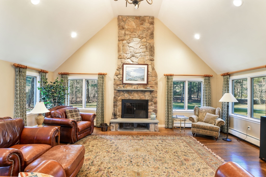 Weston, Massachusetts 02493, United States, 5 Bedrooms Bedrooms, ,3 BathroomsBathrooms,Residential,Pending,78099