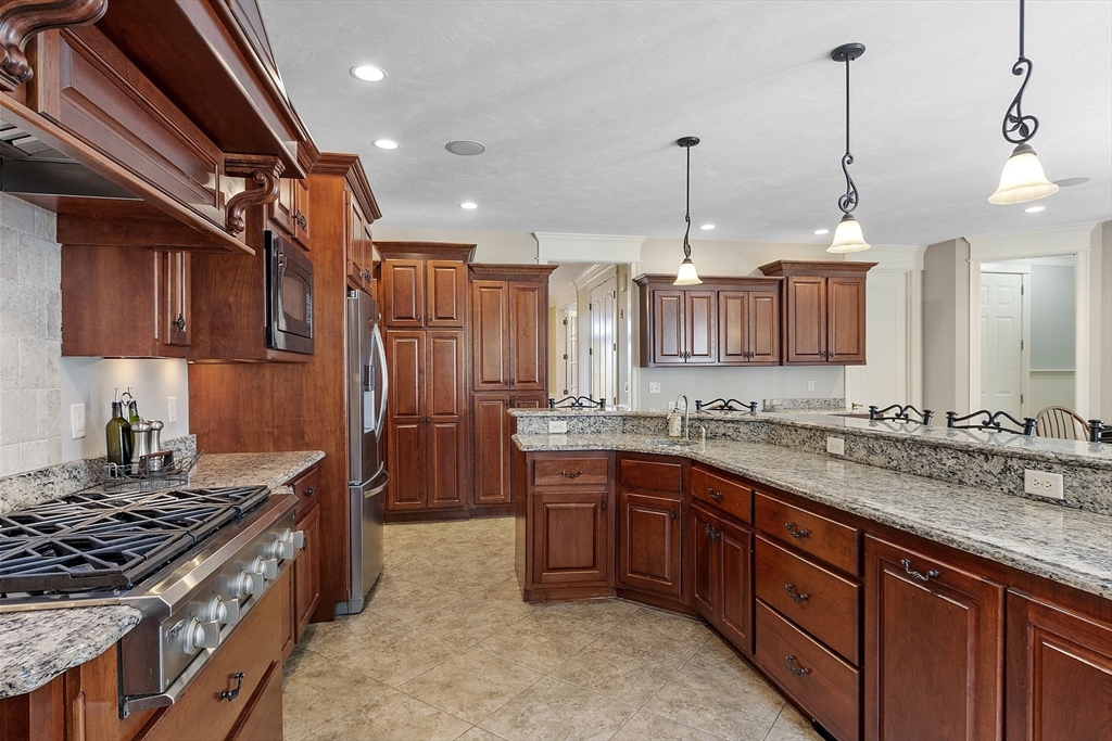 19 Magnolia Ln