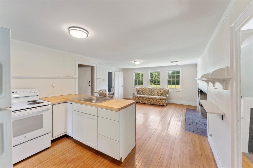 1530 Hartford Pike, Killingly, CT Photo #14