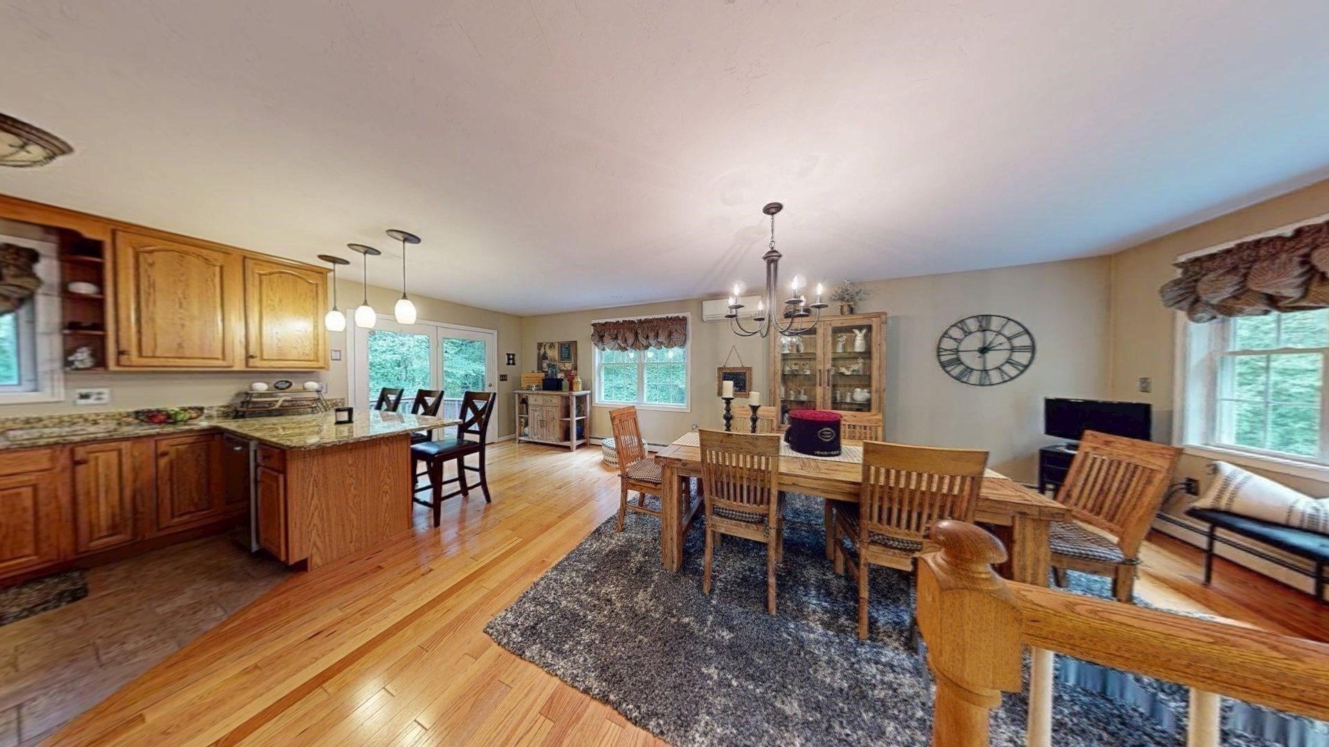 233 Tispaquin St, Middleboro MA 02346