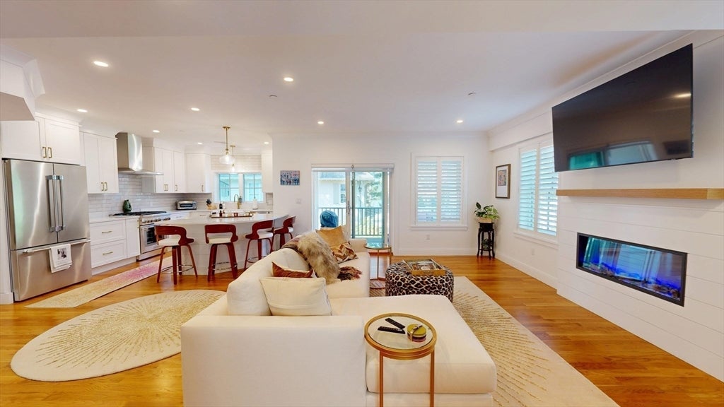 20 Lawrence St 2