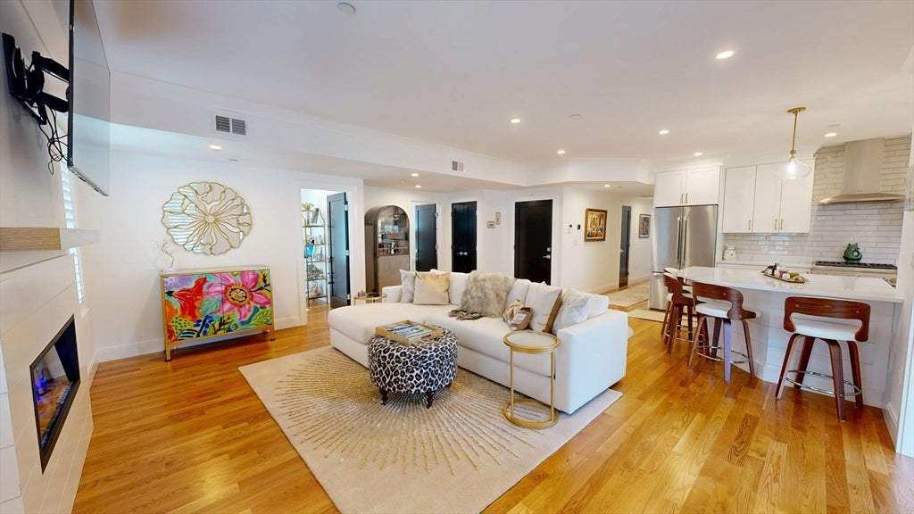 20 Lawrence St #2, Wakefield, MA, 20 Lawrence St #2, Wakefield, MA Photo #1