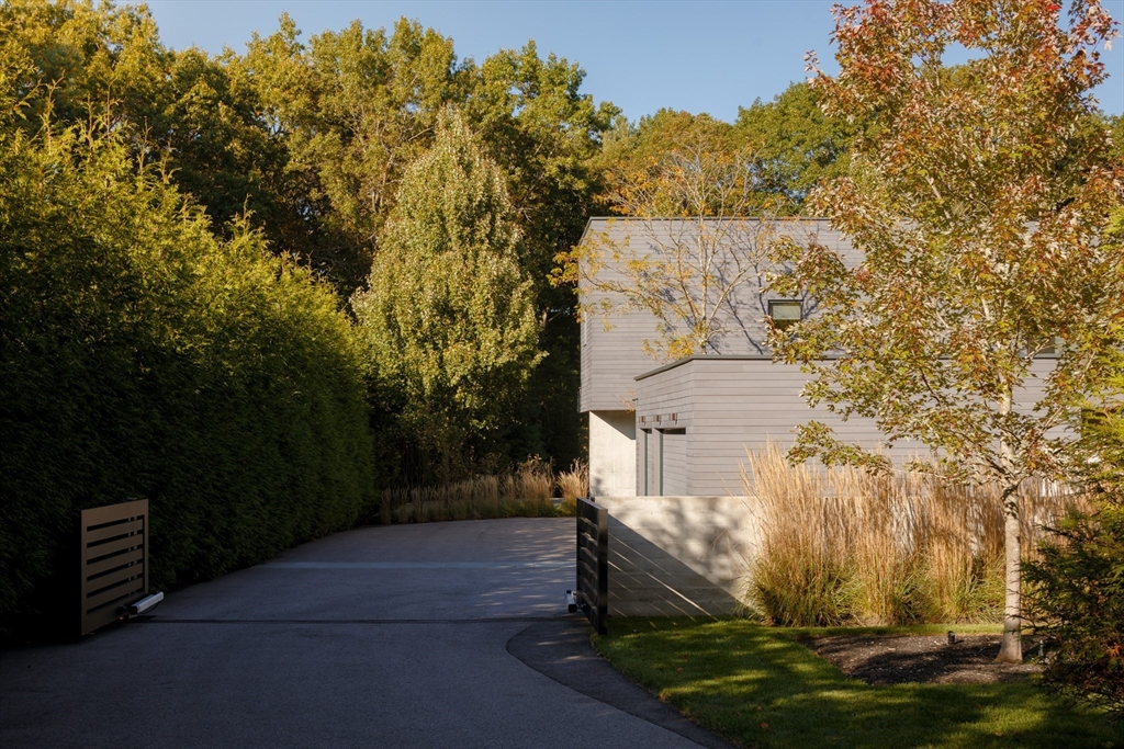37 Carleton Dr