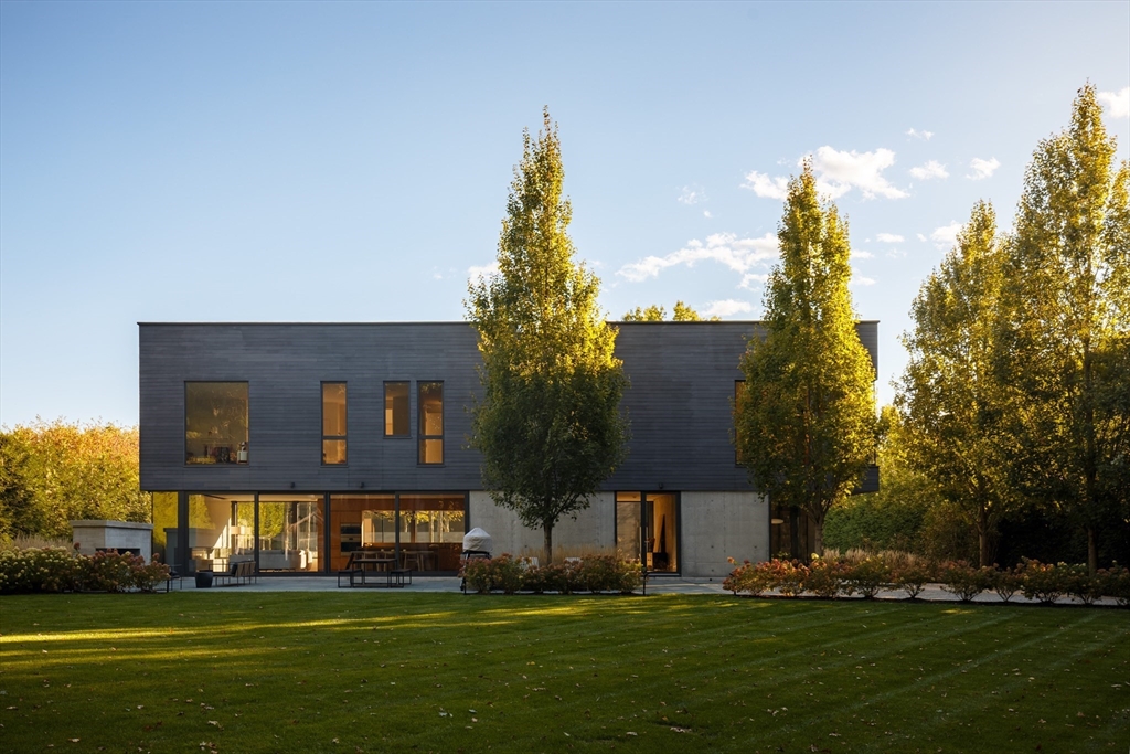 37 Carleton Dr