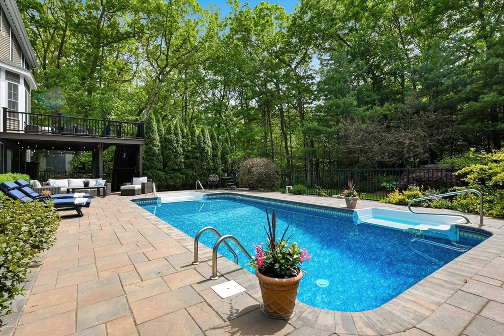 115 Webster Woods Ln
