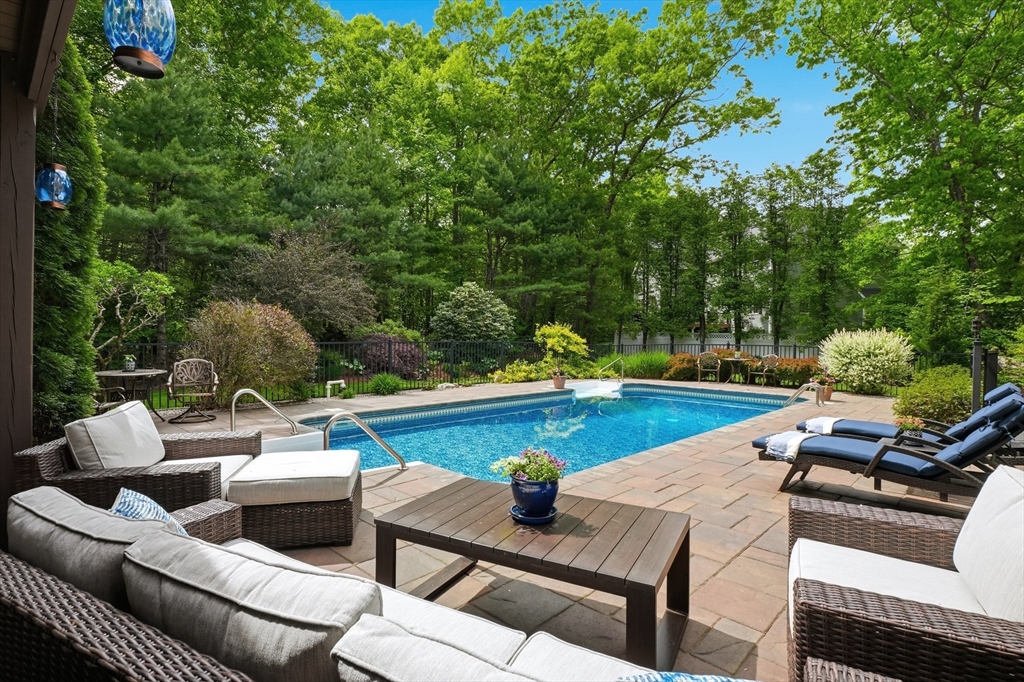 115 Webster Woods Ln