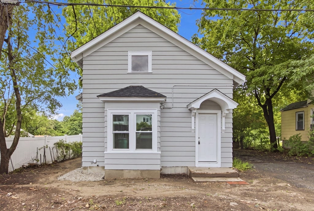 Photo of 25 Redman Pl, Fitchburg, MA