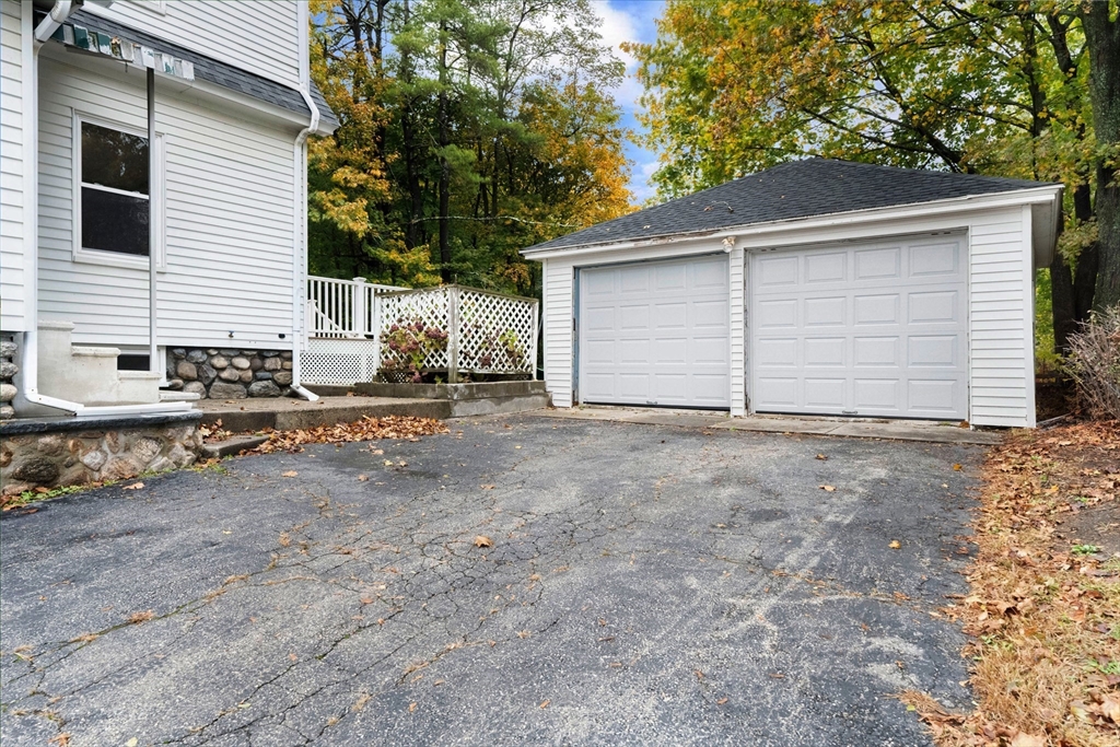 589 Sunderland Rd