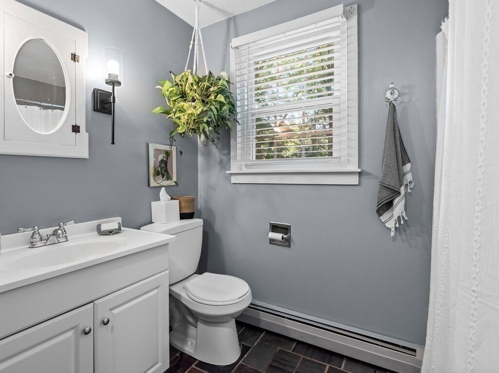 69 Walnut St, Upton, MA Photo #14