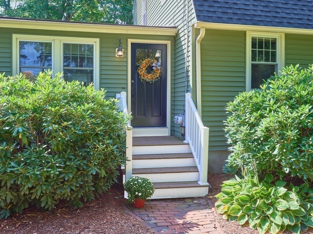 69 Walnut St, Upton, MA Photo #3