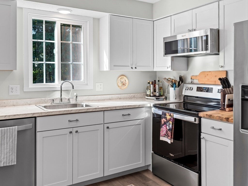 69 Walnut St, Upton, MA Photo #12
