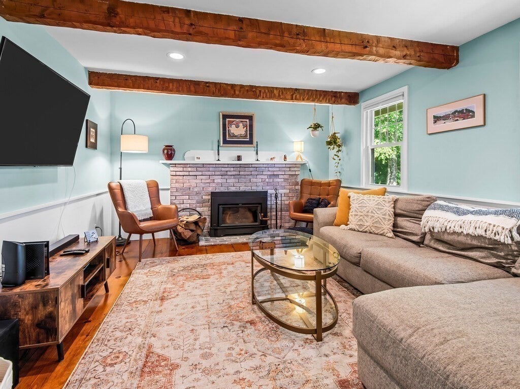 69 Walnut St, Upton, MA Photo #6