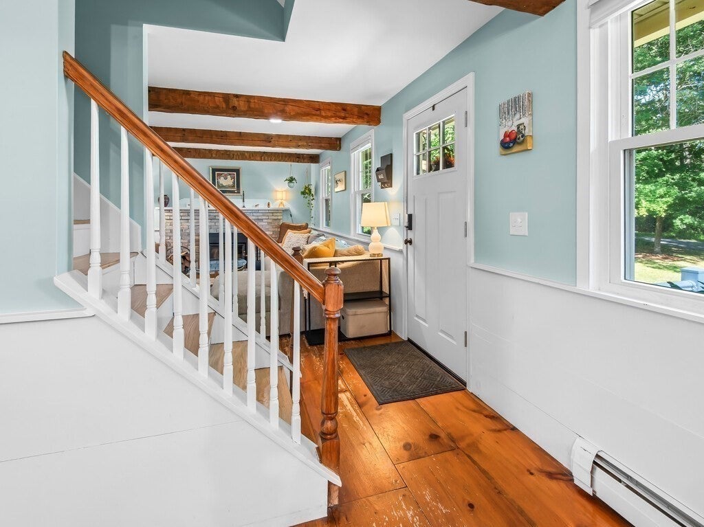 69 Walnut St, Upton, MA Photo #8