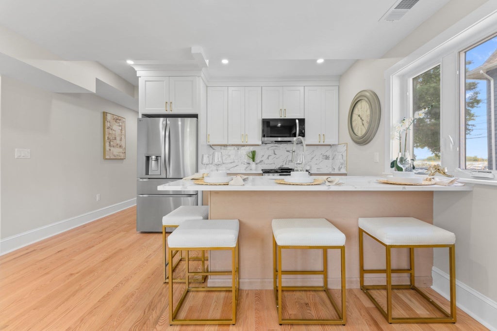 Photo of 194 Washington Ave #4, Winthrop, MA 02152 (MLS # 73575716)