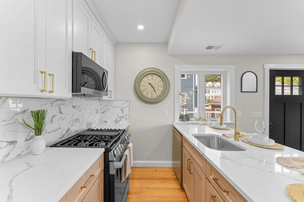 Photo of 194 Washington Ave #4, Winthrop, MA 02152 (MLS # 73575716)